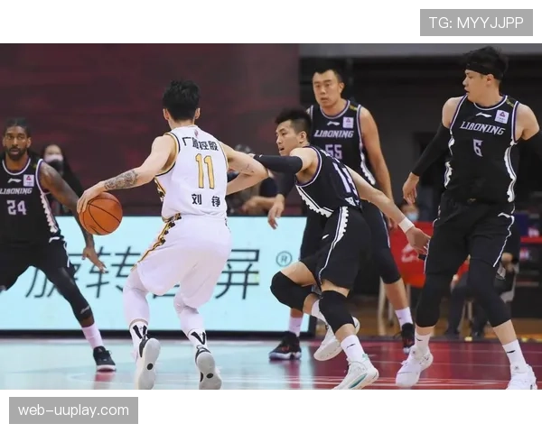 深圳男篮启用全新防守教练，季后赛将检验其打造的锋线扫荡体系成效